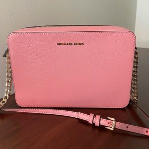 Michael Kors Jet Set Travel Large Chain Strap Crossbody Bag in pink